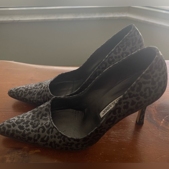 Designer Manalo Blahnik Silver Leopard BR Pump Heels SIZE 37 - Picture 3 of 5